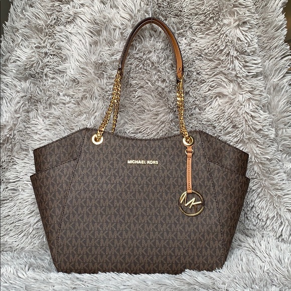 Michael Kors Handbags - HOLD Michael Kors Jet Set Chain Tote